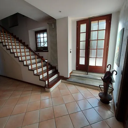 Ferienhaus La Casa Di Anna Comabbio